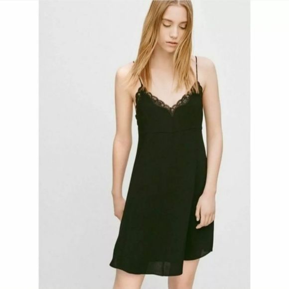 Wilfred Dresses & Skirts - Wilfred Aritzia Black Lace Slip Leibnez Dress